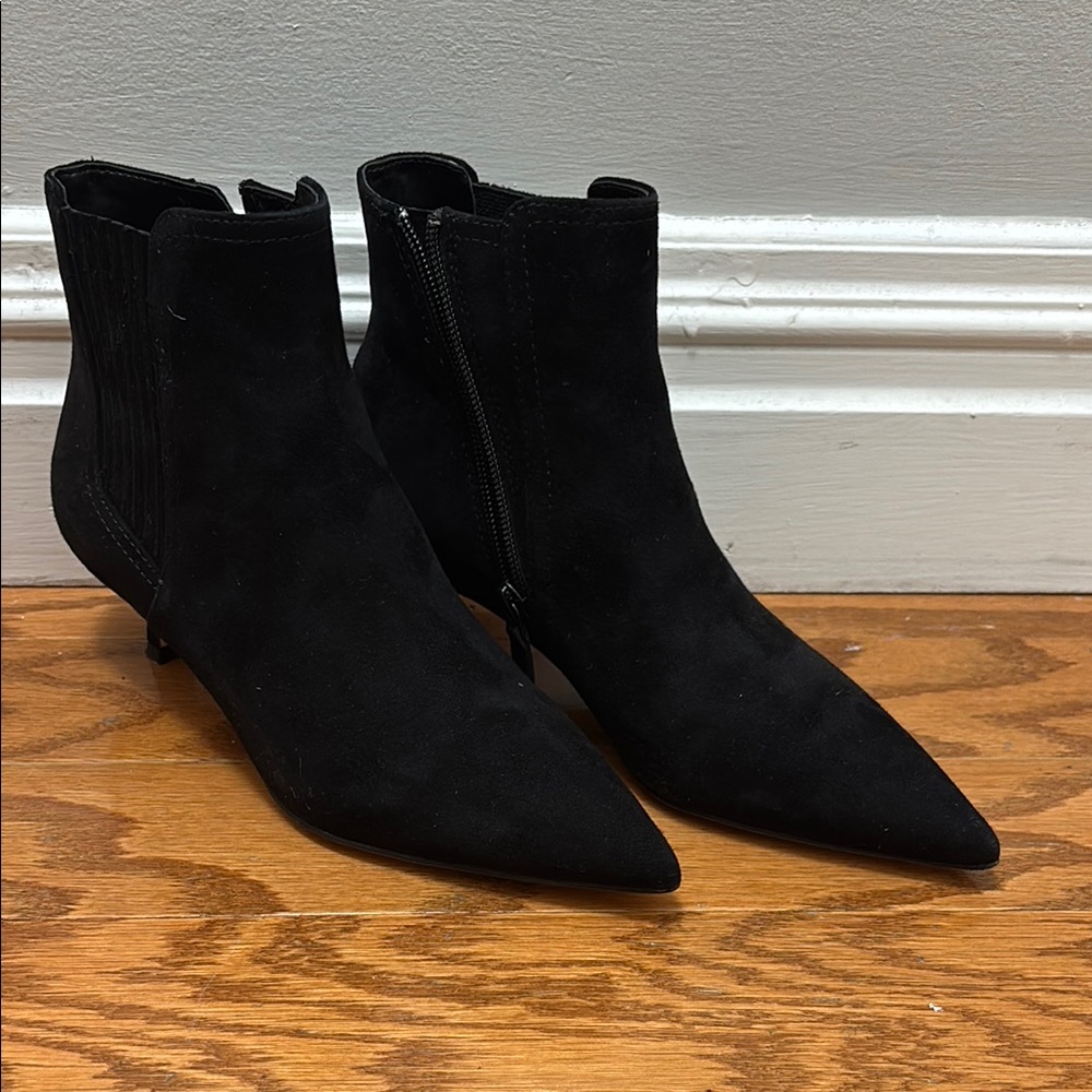 Cole haan Marcy suede Chelsea boot in size 6